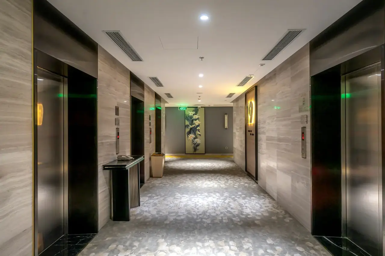 Kiravilodge Haven interior corridor